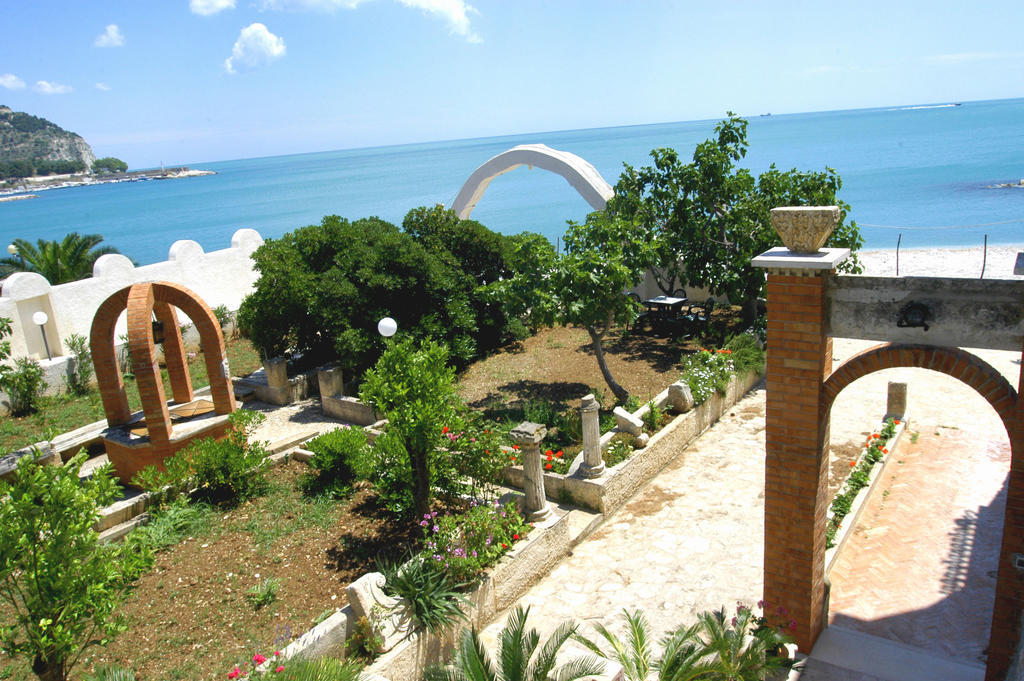 B & B Torre Saracena Mattinata Exterior photo